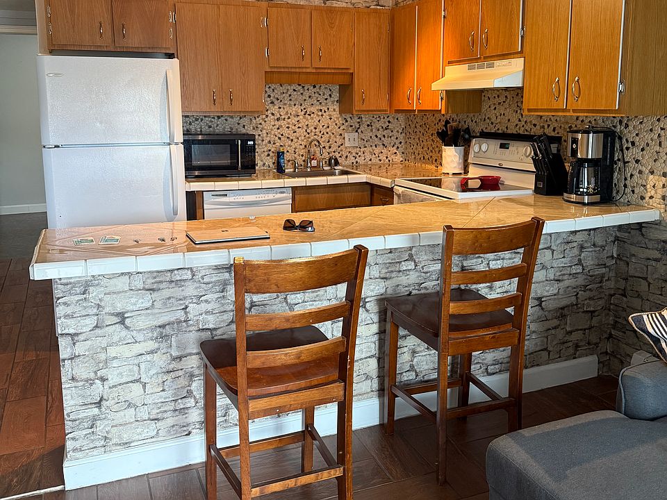 Great open concept living/dining/kitchen space with a large walk out to a patio and yard.