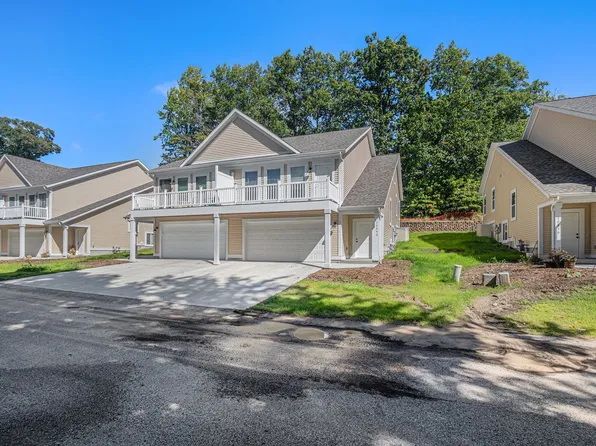 17543 Beechwood Ln, Spring Lake, MI 49456