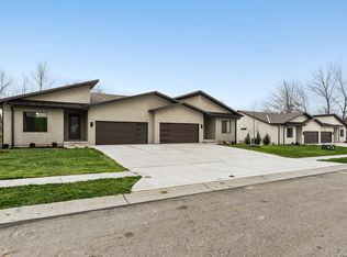 104 E Maplewood Ln, Raymore, MO 64083