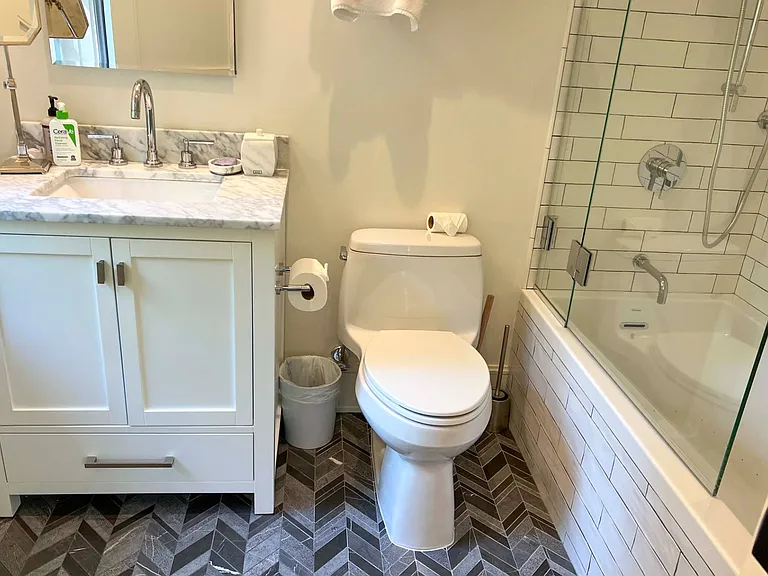 10 Hillside Dr E — Photo 16