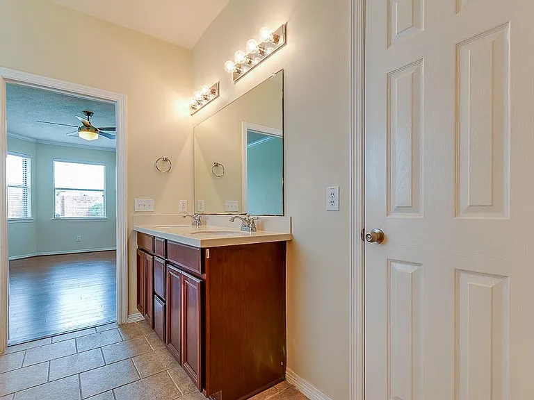 5007 Jade Cove Ct — Photo 17
