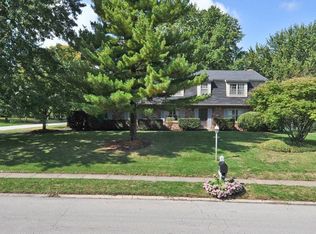 11232 W Lakeshore Dr, Carmel, IN 46033