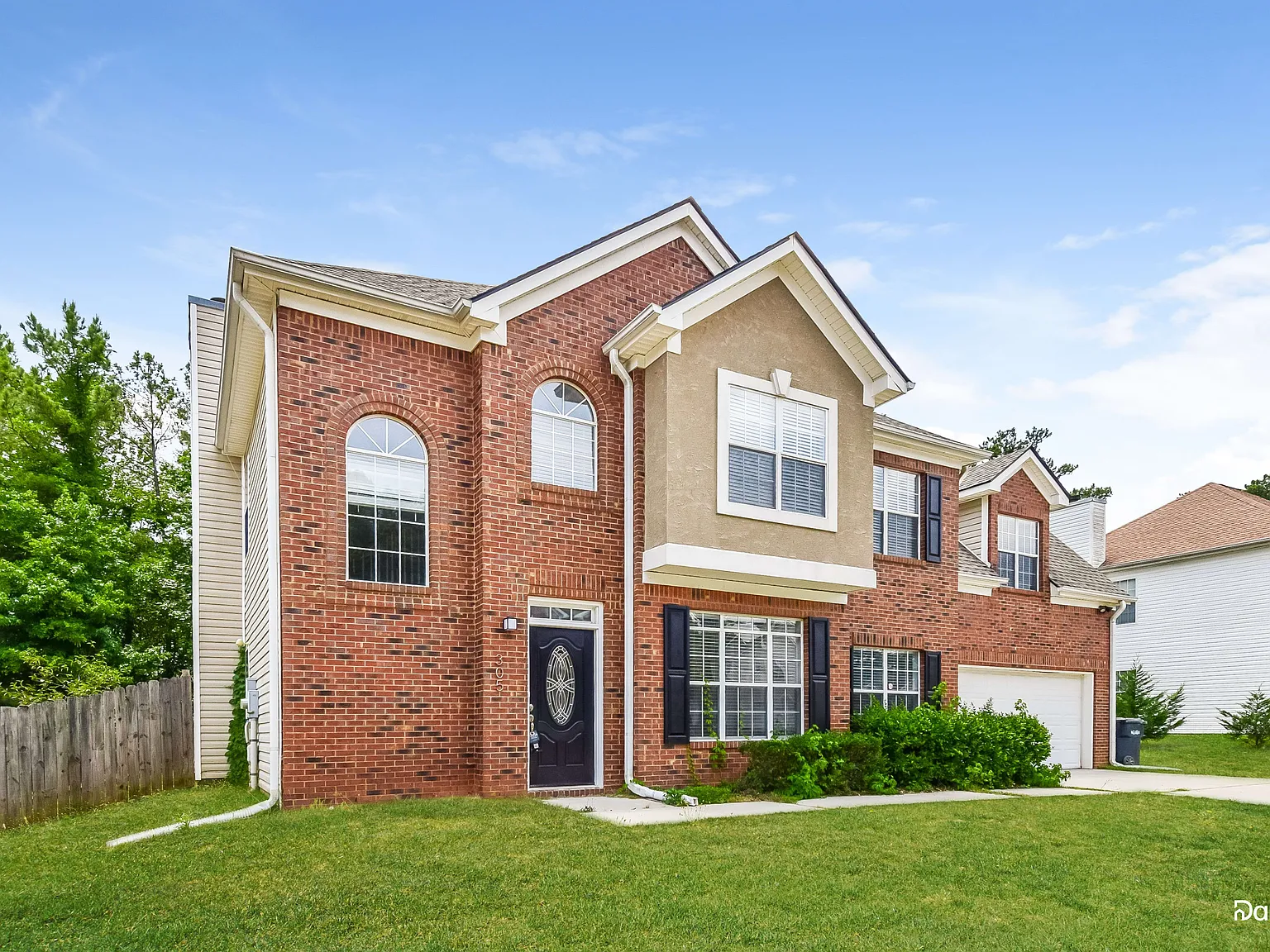 4 bed, 2.5 bath, 2299 sqft, $2,350 — Photo 3