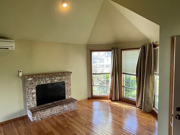 5th image of 1307 SE 159th Ave