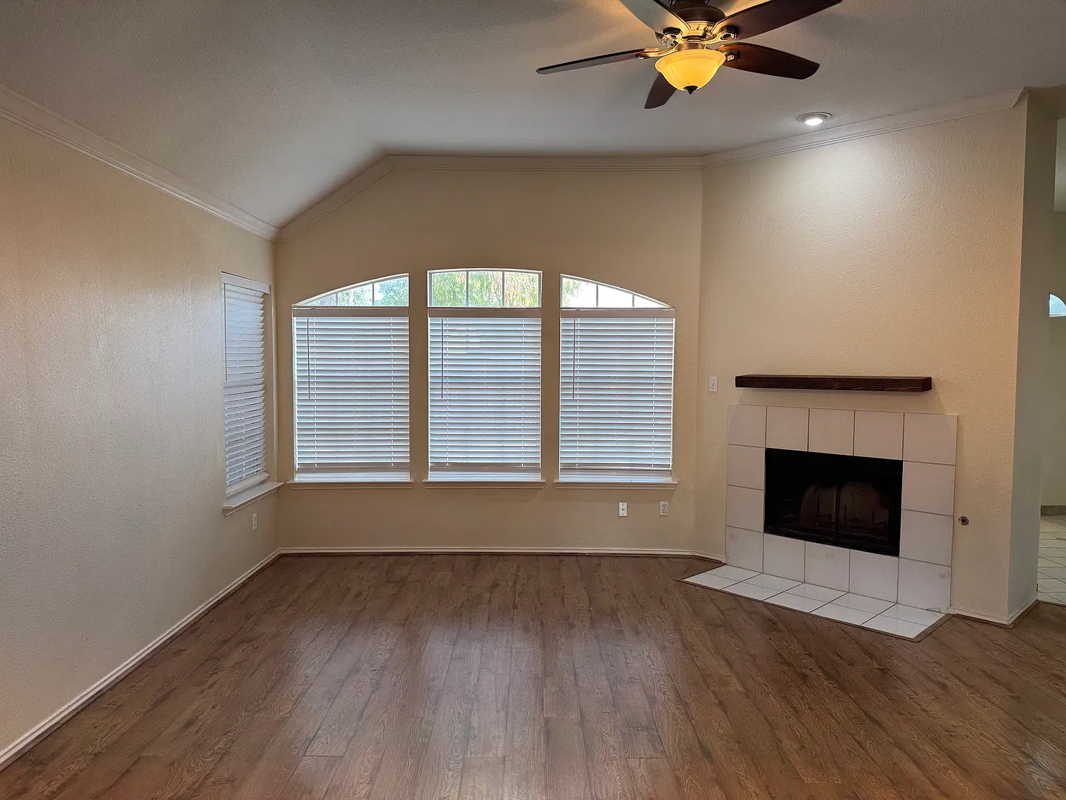 3 bed, 1790 sqft, $2,395 — Photo 3
