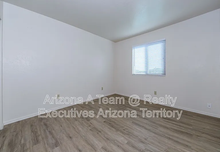 312 E 24th St #3 — Photo 10