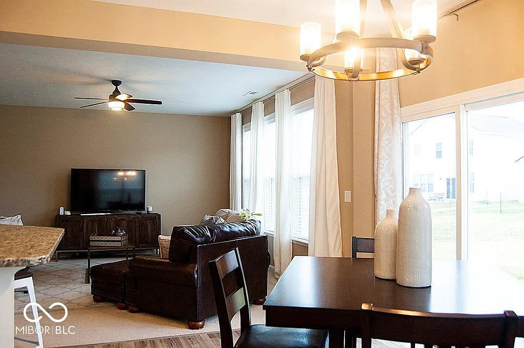 3 bed, 2.5 bath, 2130 sqft, $1,950 — Photo 4