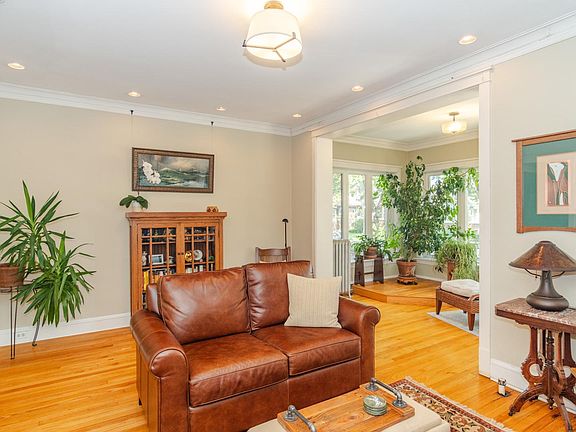 5th image of 4724 N Sacramento Ave #1