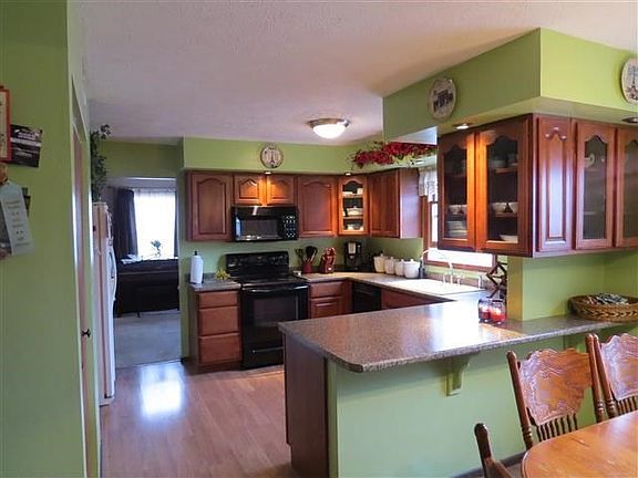 3rd image of 416 Eckman Ln