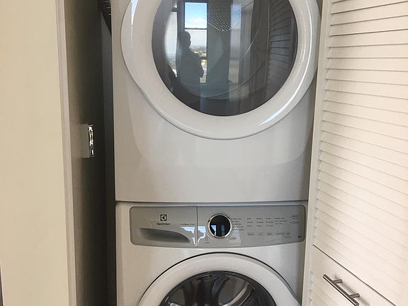 4th image of 1445 Washington St #408