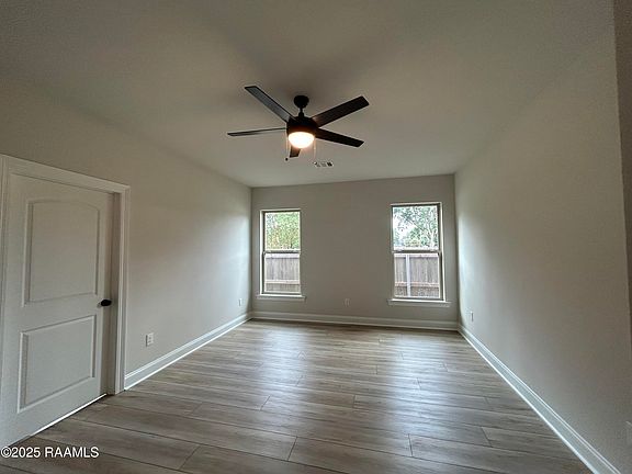 4th image of 100 Oak Haven Dr