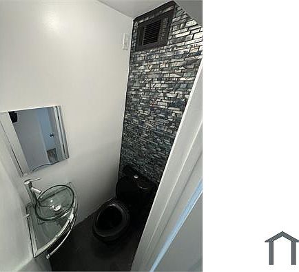 5th image of 3014 Matthews Ave #2