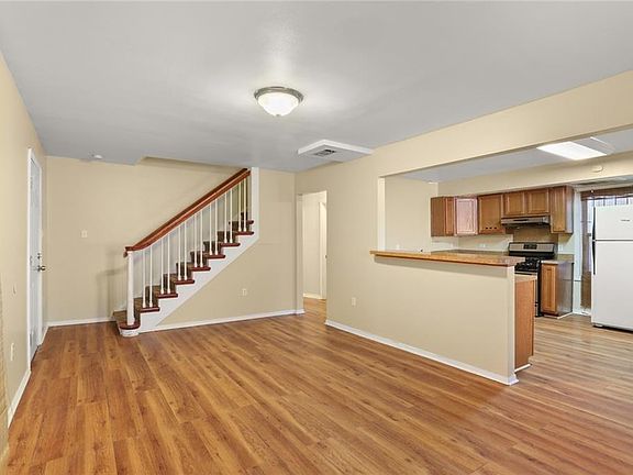 4th image of 4374 State Street Dr