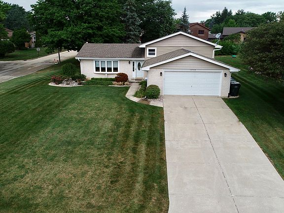 2nd image of 13740 S Venetian Ct