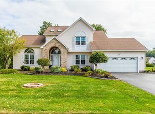 286 Willow Ridge Trl, Rochester, NY 14626