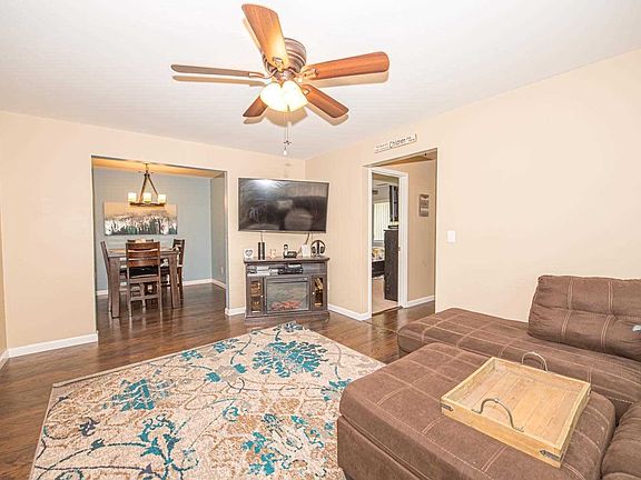 3rd image of 770 Hilltop Ct