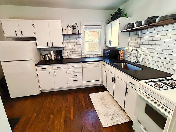 5th image of 842 Lyon St NE APT 2