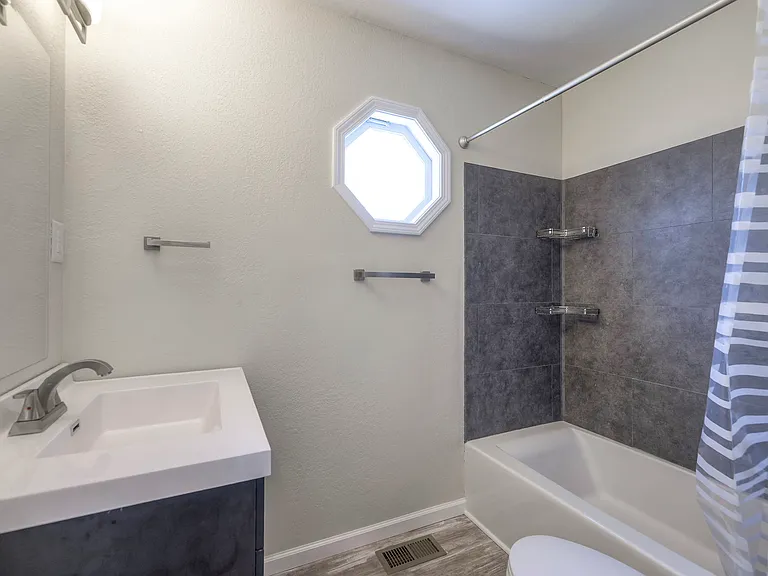 709 N Woodland St — Photo 12