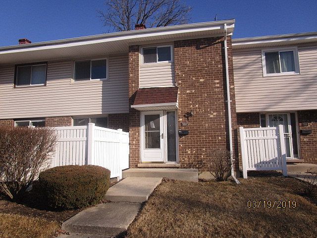 1st image of 890 White Oak Ln