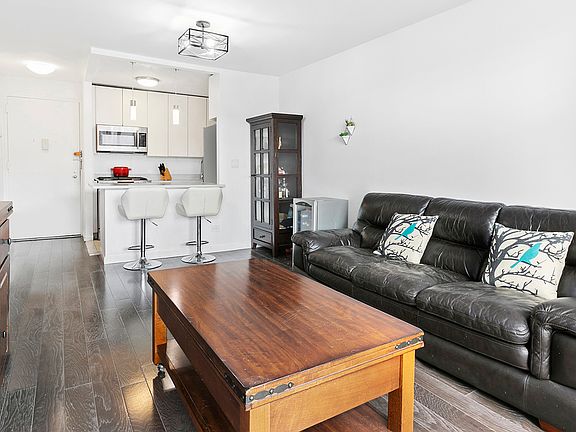 4th image of 270 W 17th St APT 4D
