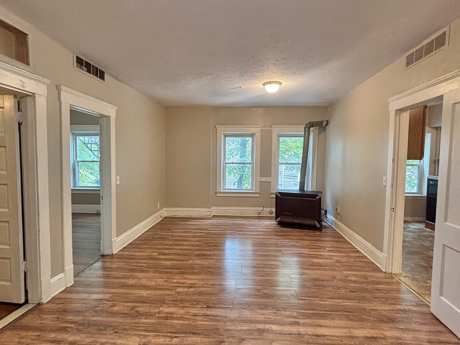 2 bed, 950 sqft, $995 — Photo 4