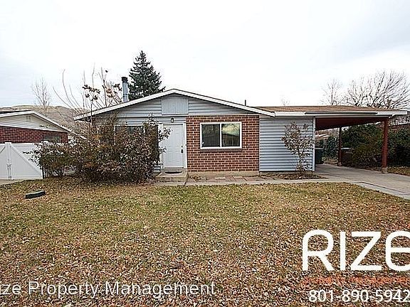 3rd image of 1150 N Topaz Dr