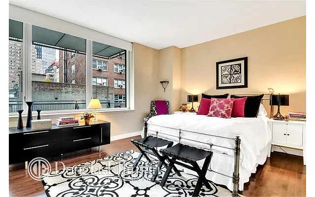 Sold by Douglas Elliman | media 22