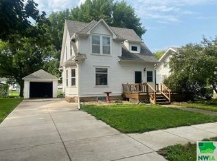 920 7th St, Sheldon, IA 51201