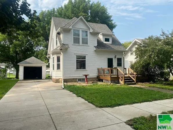 920 7th St, Sheldon, IA 51201