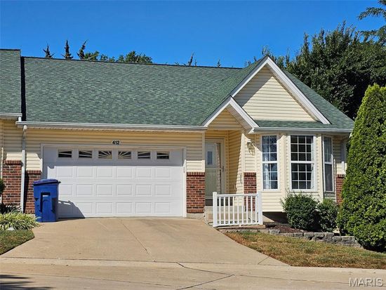 412 Cardinal Commons Court St, Peters, MO 63376