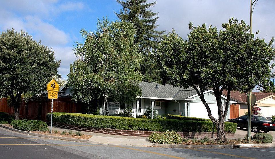 Front Overview with new fence