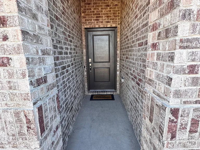 6302 Oracle Dr — Photo 2