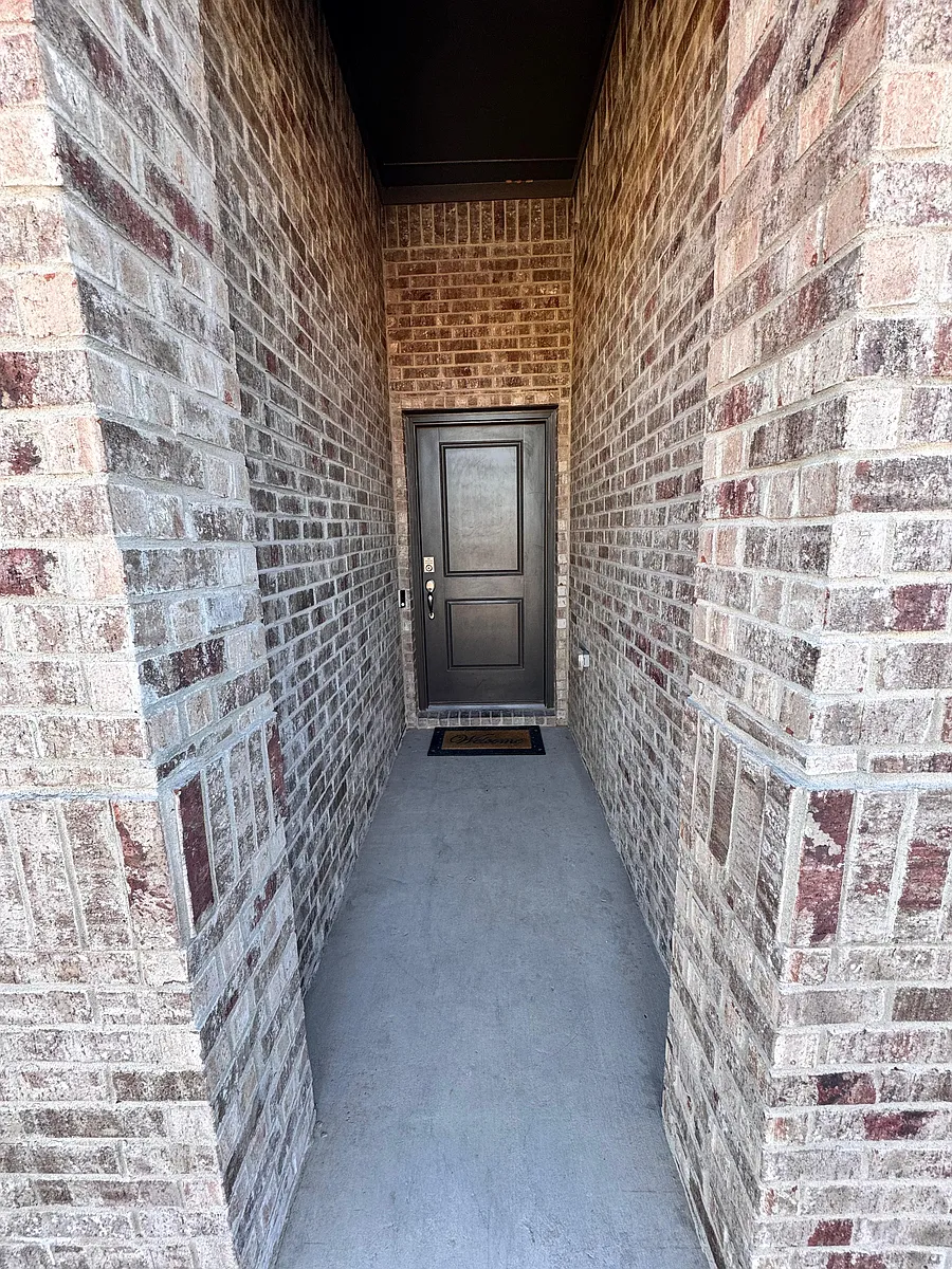 Building Photo - 6302 Oracle Dr