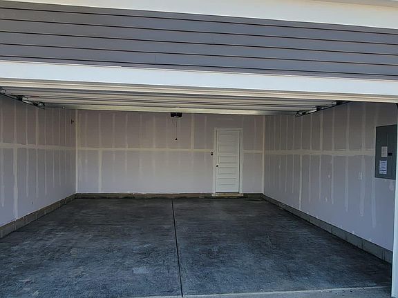 3rd image of 811 Scarsdale Ln