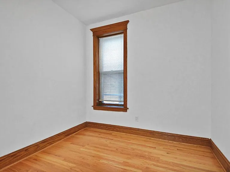 1417 W Belle Plaine Ave #2 — Photo 8