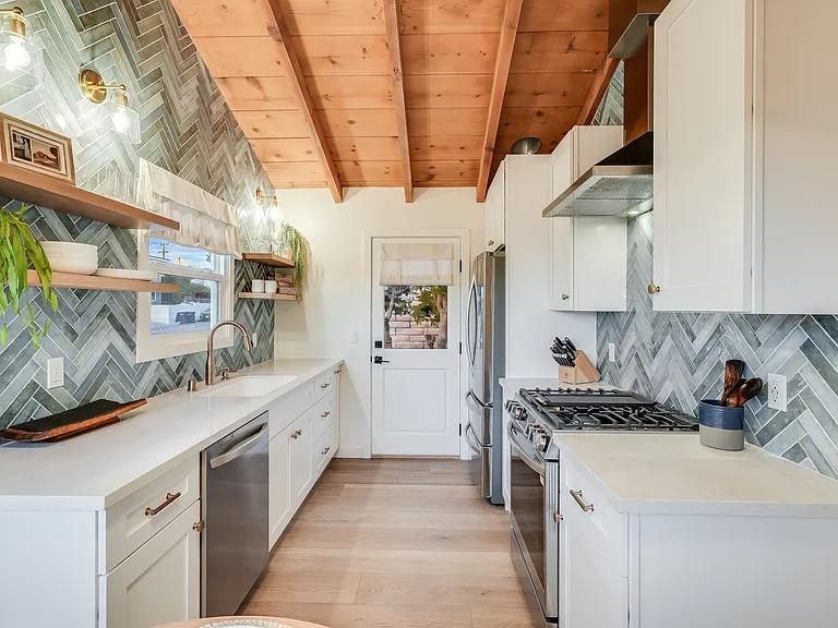 325 W Avenida Palizada — Photo 11