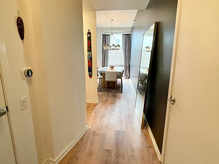 1000 W Leland Ave #5G — Photo 2