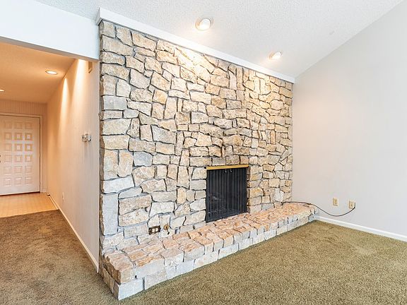 4th image of 5713 Bayside Dr