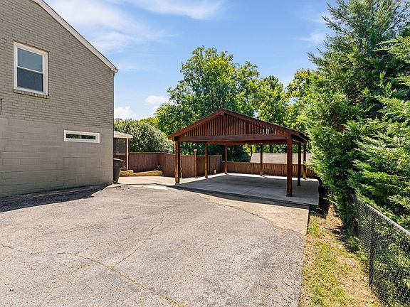 5th image of 629 Watsonwood Dr