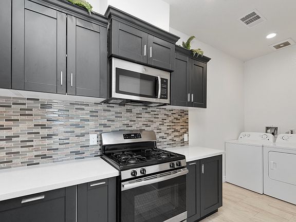 5th image of 1755 Heywood St #202