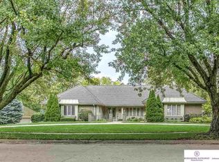 9910 Broadmoor Rd, Omaha, NE 68114