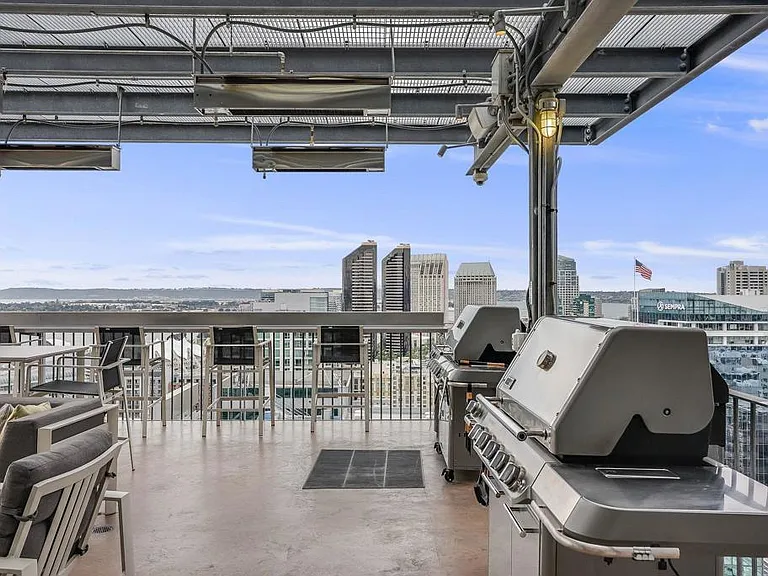 321 10th Ave #1303 — Photo 29