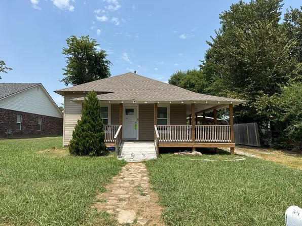 612 E 4th St, Claremore, OK 74017