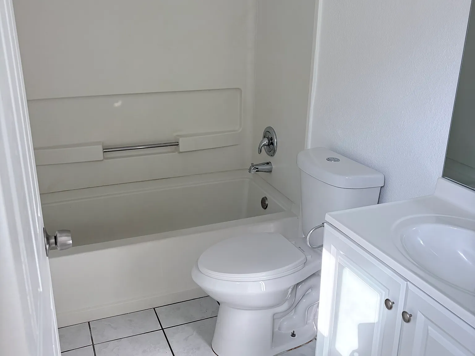 Studio, 450 sqft, $1,600 — Photo 3