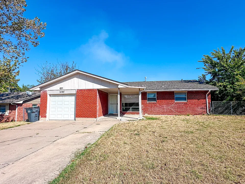 2707 NW Hilltop Dr