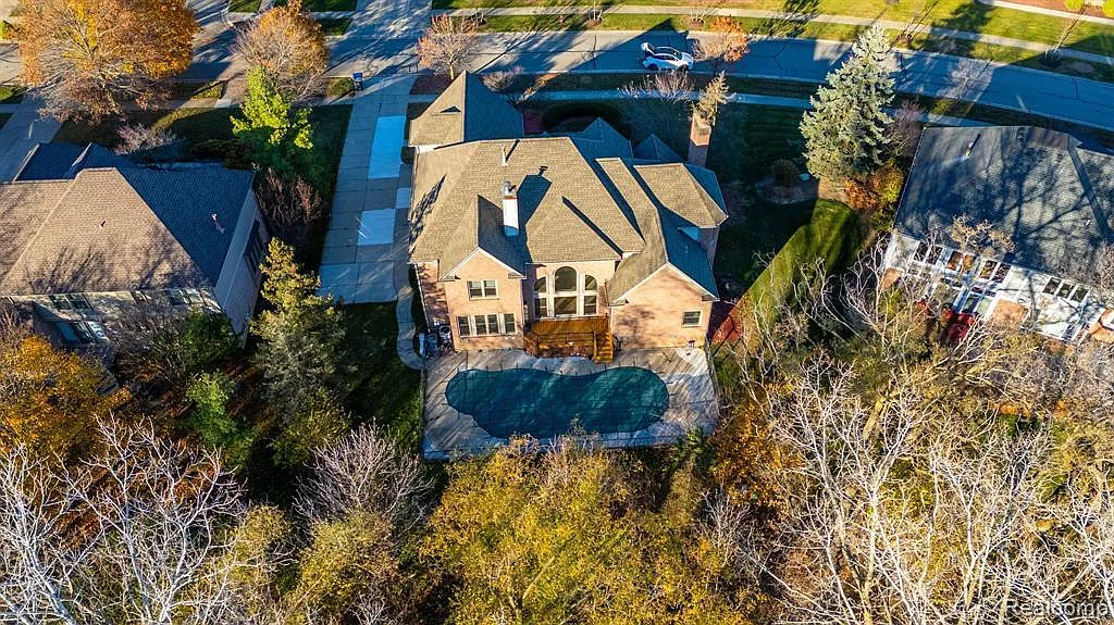 5 bed, 4429 sqft, $5,500 — Photo 4
