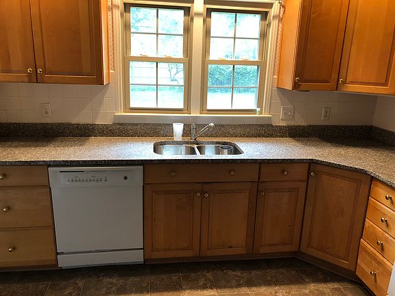 Kitchen w/Window View 
