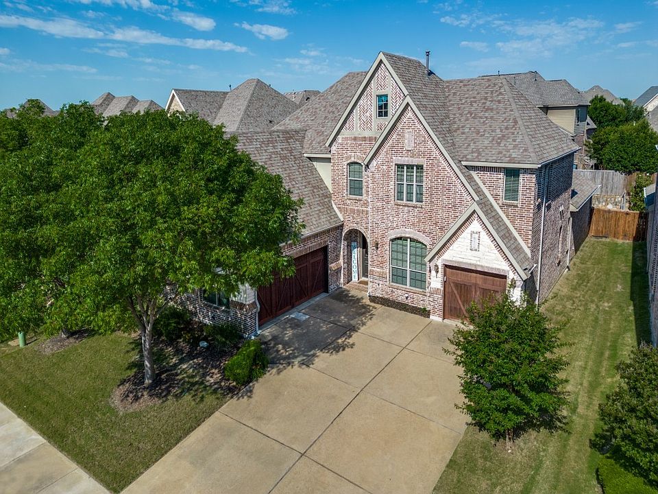 1st image of 114 Crestbrook Dr