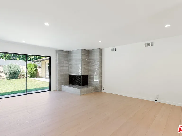 4933 Collett Ave — Photo 18