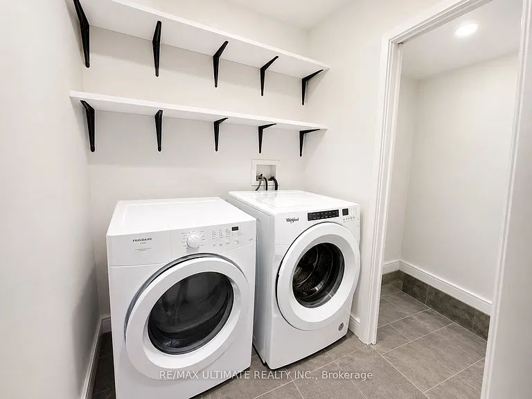 702 Queen St W #2 — Photo 16